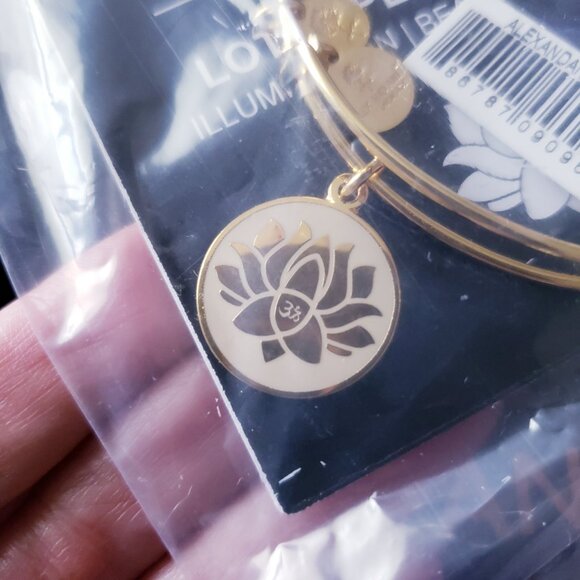 NWT Alex and Ani Lotus Peace Petals Bracelet    530 - Picture 2 of 6